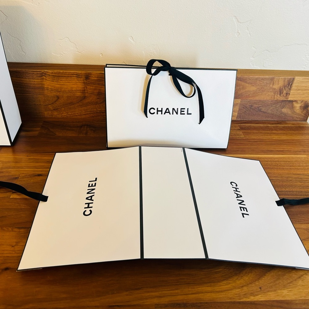 12 CHANEL Gift Bags with black ribbon - Picture 3 of 4